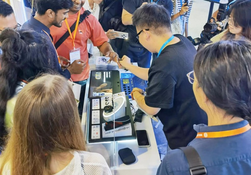 ArrayRingConn智能戒指亮相上交会，以健康监测新技术引领行业发展