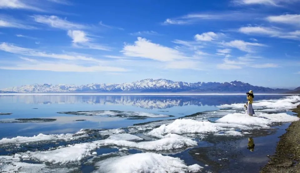 Array刷爆热搜的赛里木湖冬季蓝冰季，终于懂了撒贝宁为啥说 “没去过白活”｜连睡眠都被治愈