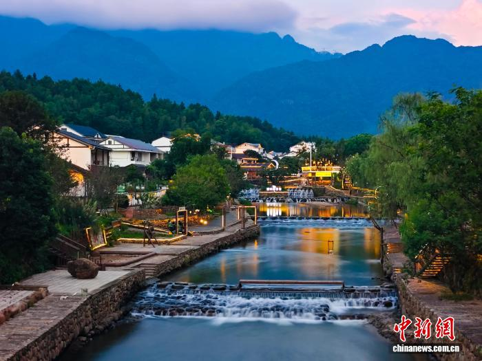 Array（走进中国乡村）赣东山村深耕“睡眠”经济引都市客